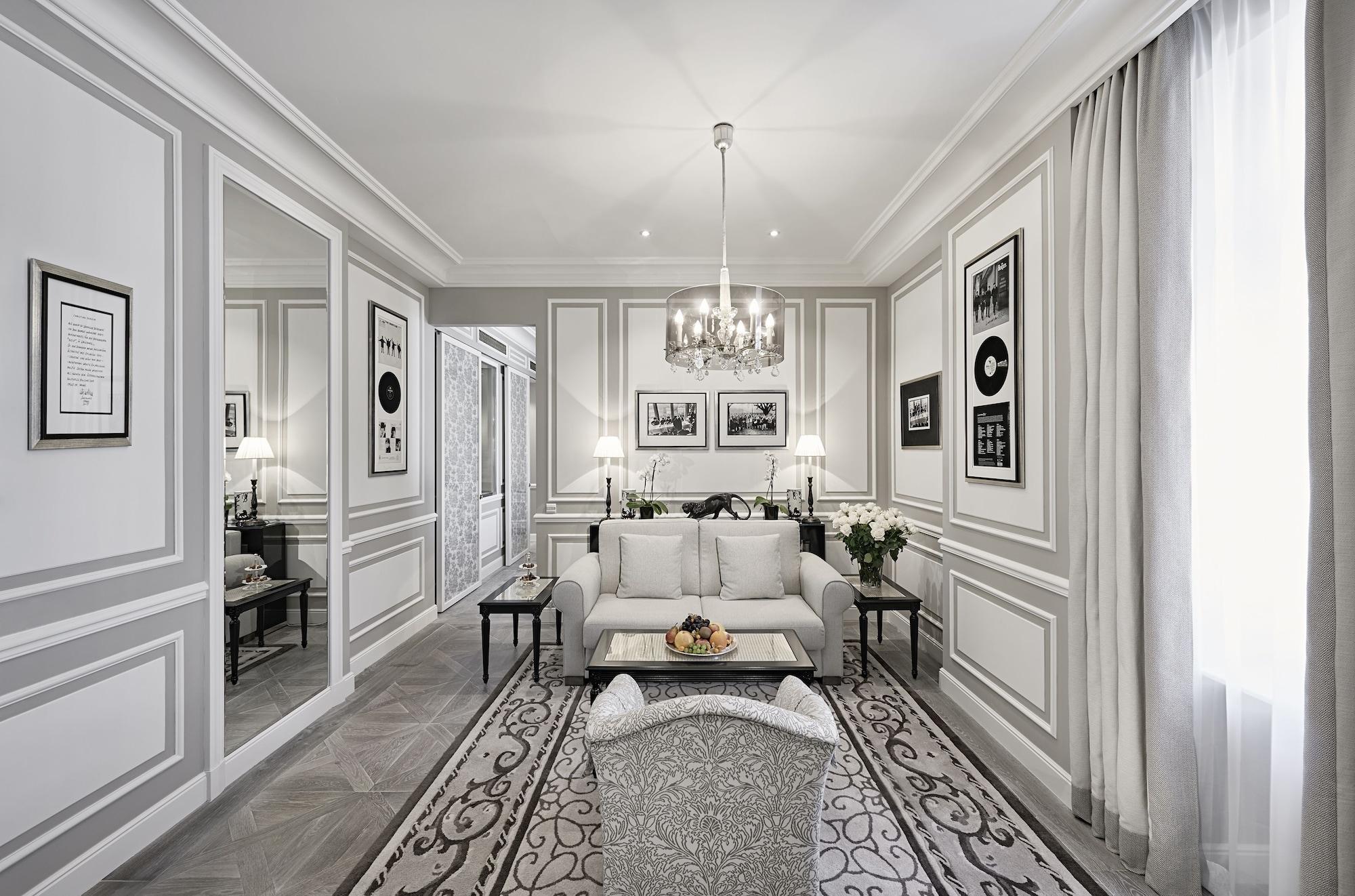 Hotel Sacher Salzburg Bagian luar foto A suite at the hotel