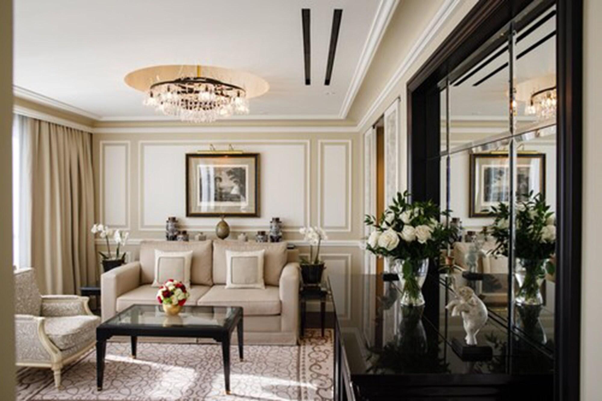 Hotel Sacher Salzburg Bagian luar foto A suite at the Four Seasons Hotel