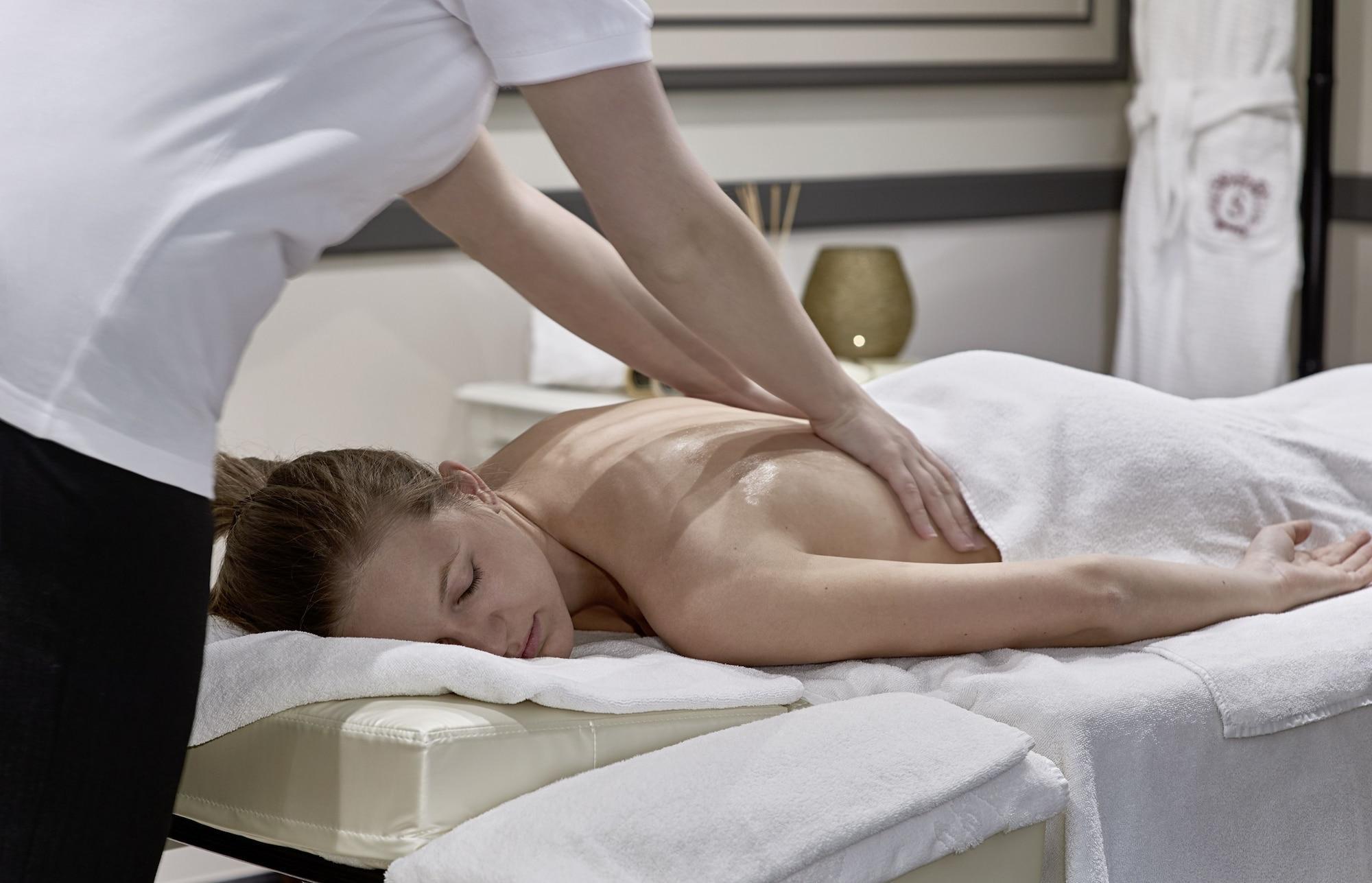 Hotel Sacher Salzburg Bagian luar foto A massage therapist treating a patient