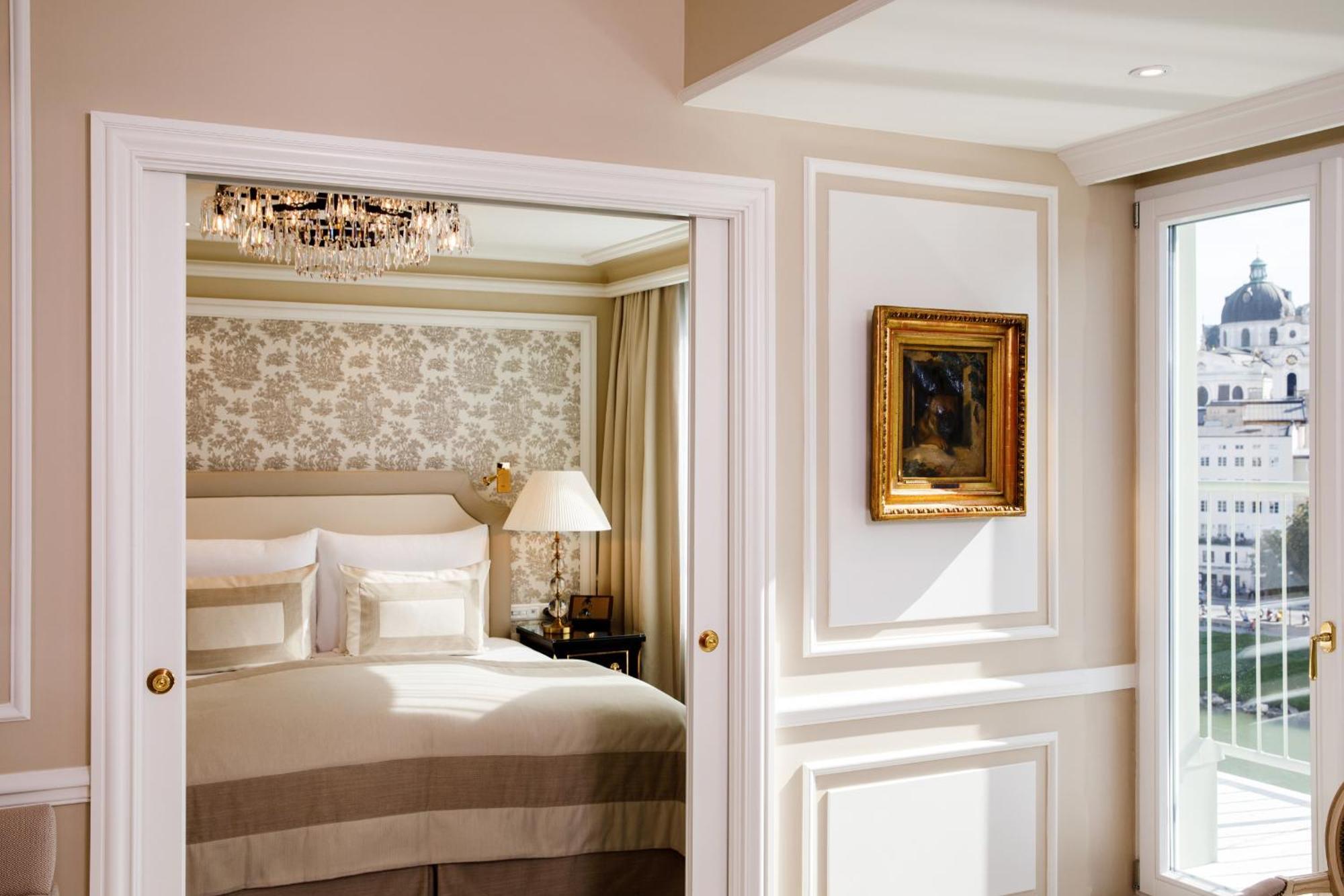 Hotel Sacher Salzburg Bagian luar foto A suite at the Four Seasons Hotel