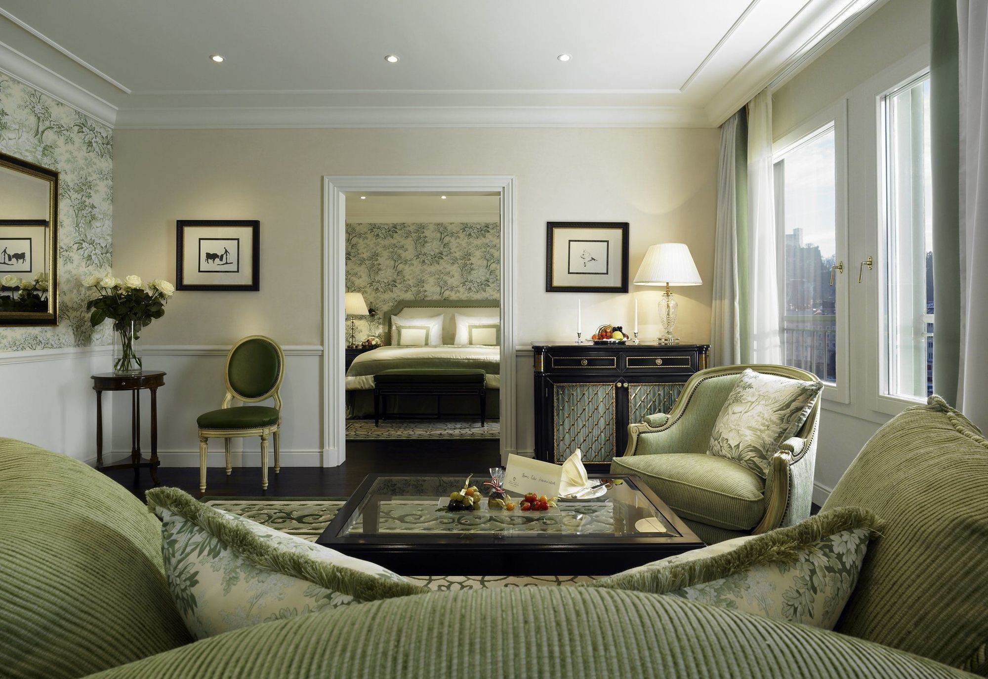 Hotel Sacher Salzburg Ruang foto A suite at The Peninsula